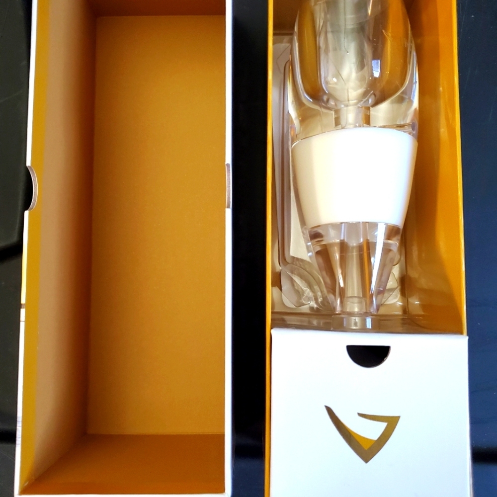 Vinturi wine aerator